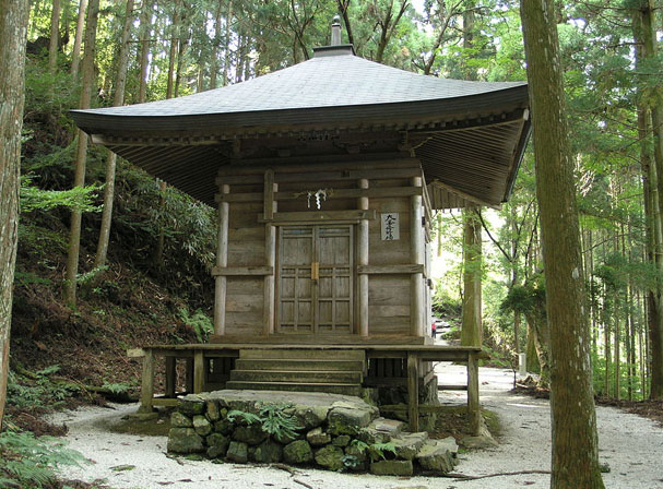 義経隠れ塔（金峯神社）